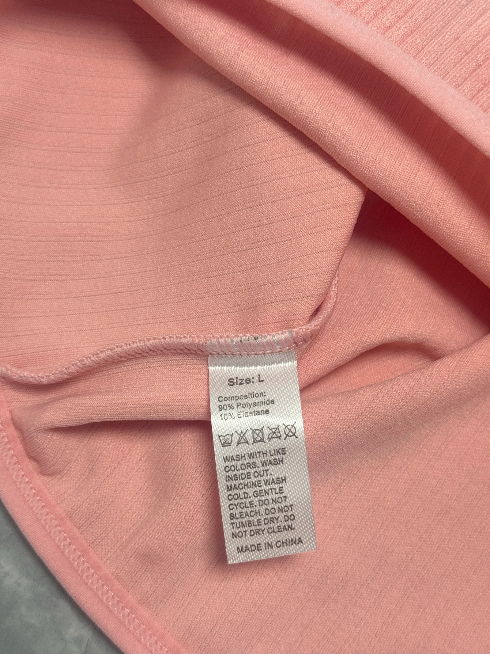 Haut court rose en côtes avec détail de maille dans le décolleté | Taille L – photo 6